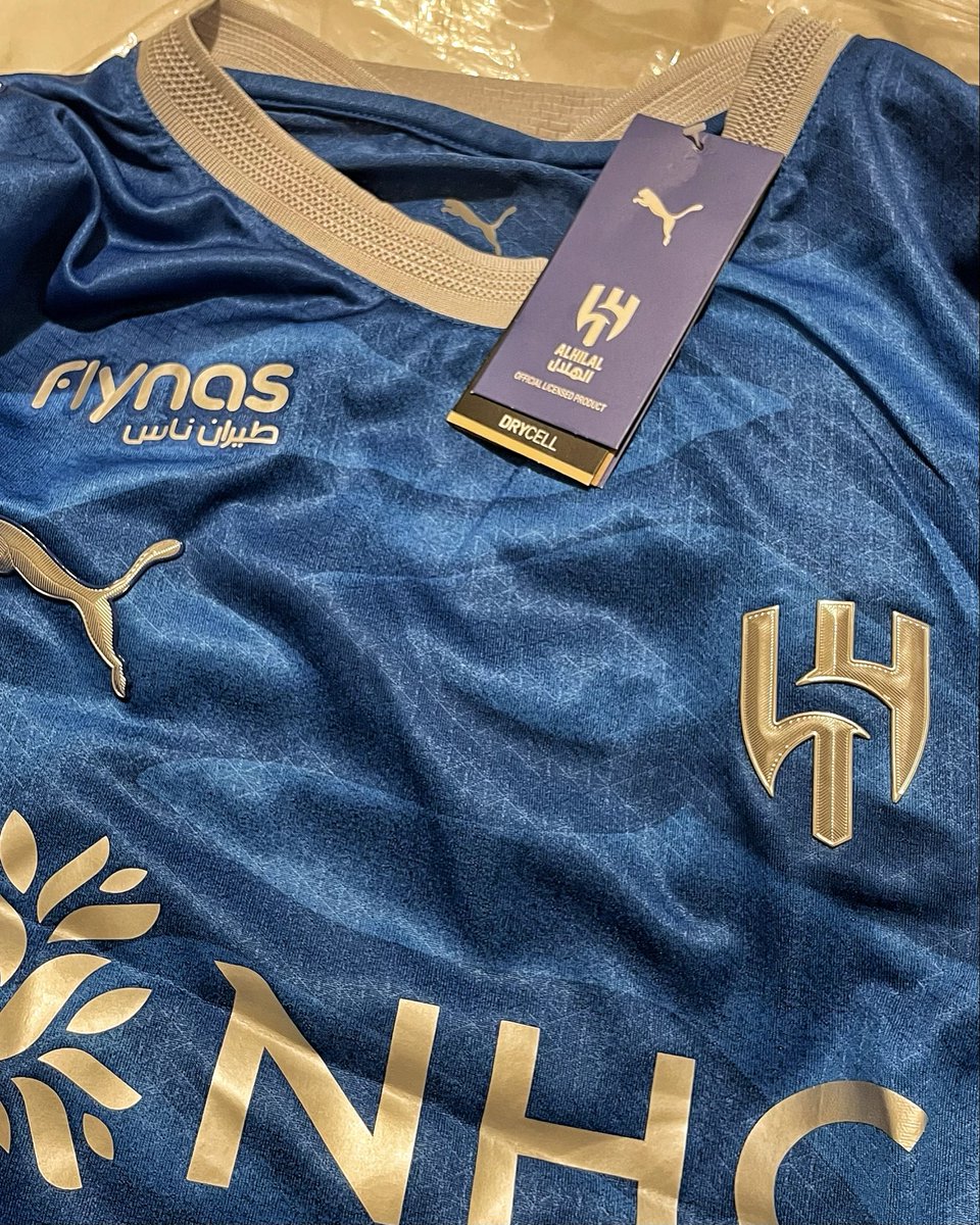 5lldu's tweet photo. خيييييييال 💙💙💙💙💙
هذا لازم يكون تيشيرت الاحتفال بالنخبه فاهم ولا لا @Alhilal_FC https://t.co/SNLTULyBmo