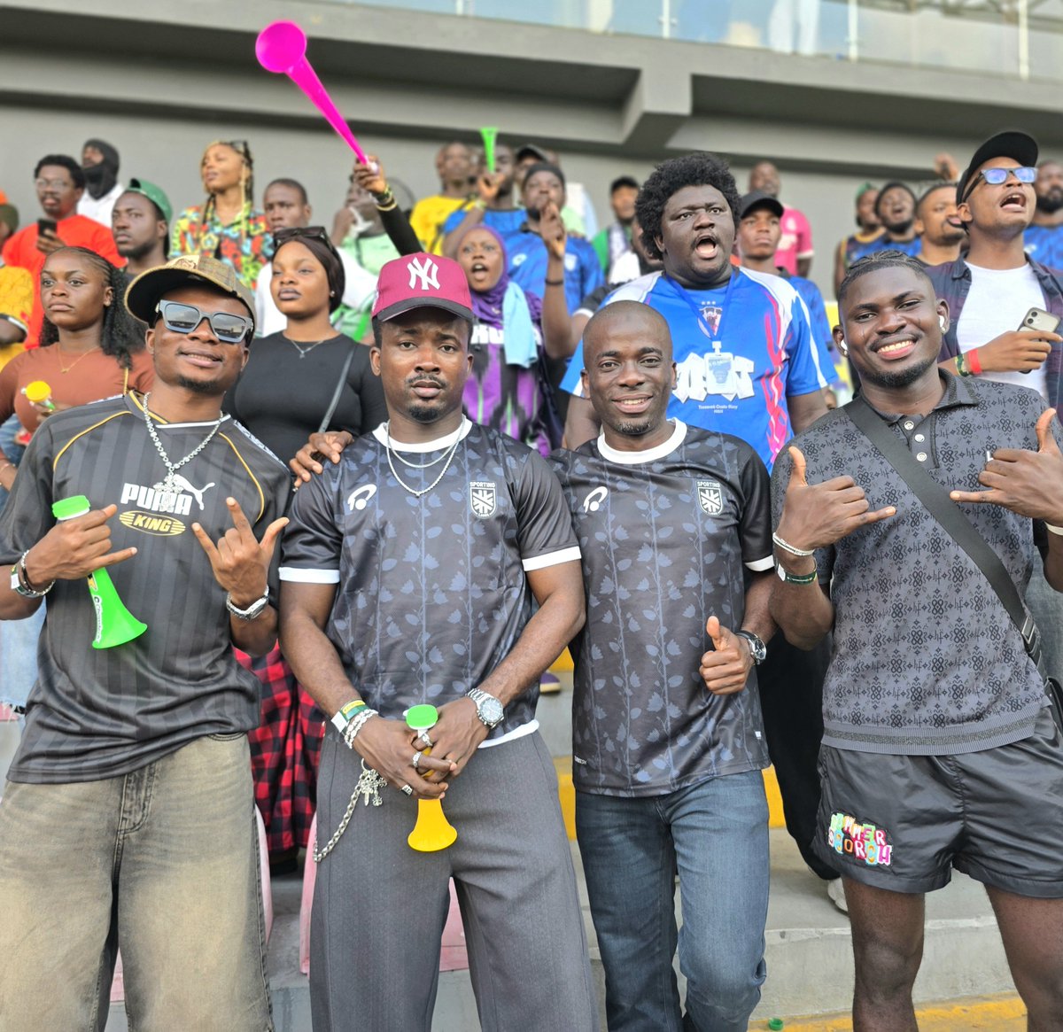 musbauceo's tweet photo. Nice having @the_smallie @_AsiwajuLerry and @itzbasito at Sporting Lagos game.
Lerry initially complained about the noise but couldn't resist the vibes at Happy Corner
See @Nsukka_okpa dey shoutπ #LetsGoSporting #NPFL27 https://t.co/ChTK8jUDVs