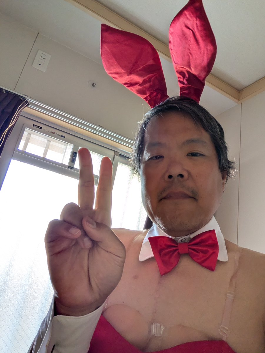 YASUMASA0718's tweet photo. @MLBSBunny そうですね。バニーガールはミニスカよりも、（燕尾服とかはあってもいいけど）ハイレグ一択につきますよ。私も、先日Amazonさん https://t.co/ZN5khHKNTR で赤と青を作ってもらいました。Jバニーさんよりも格安で本格的に作れました。 https://t.co/MW3mdI6k4i
