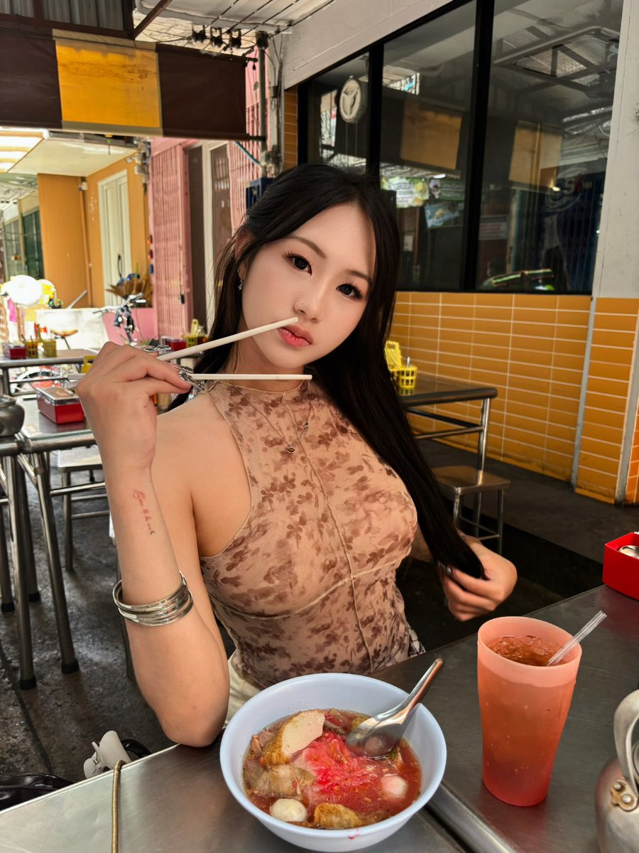 Blackcat2547's tweet photo. กินป่าว เดี๋ยวป้อ��
#บางแสน #ชลบุรี https://t.co/eV48RwdHH7