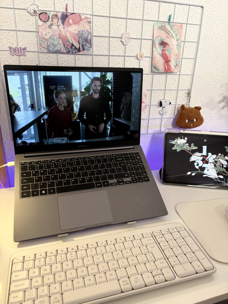 sgmnstudy's tweet photo. assistindo a hipótese do amor antes de começar o simulado pra prova de quinta 😁 https://t.co/EXSNTfPtdF