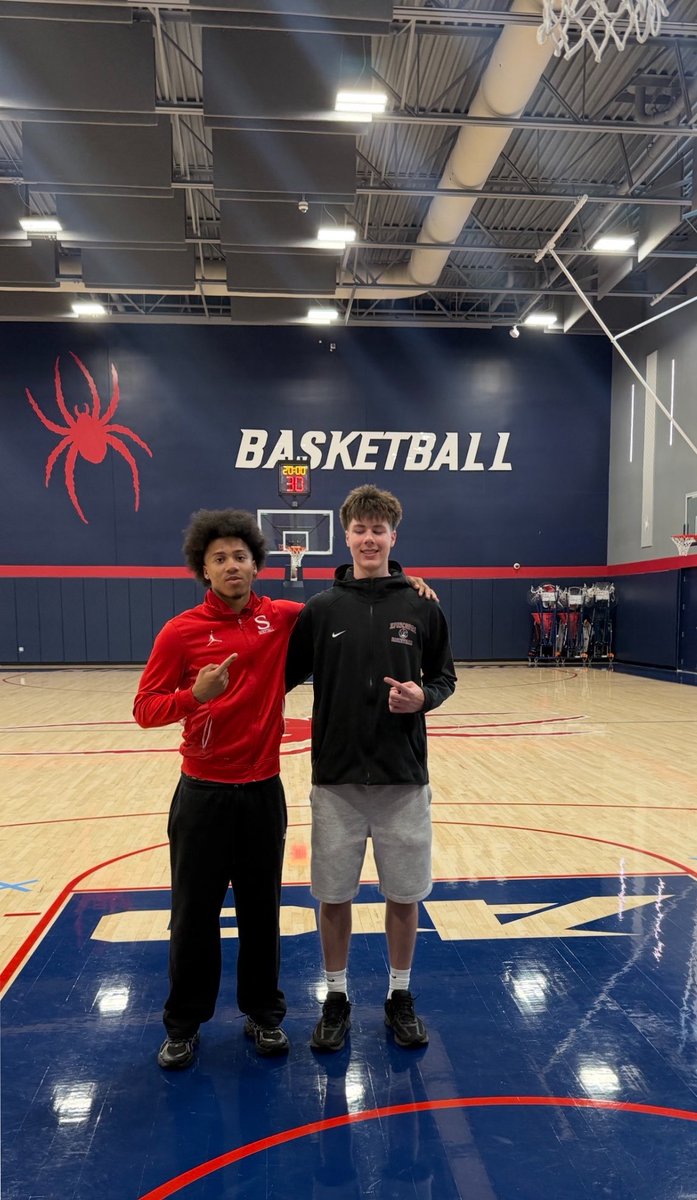 ayo_d3vin's tweet photo. Thank you Coach @wgipe10 and the rest of the Spider staff for hosting me on my unofficial visit to the University of Richmond! I am very blessed to be able to learn more about the academic &amp; basketball program at Richmond.#Gospiders 🏀🕷️ https://t.co/TaCLXMDHcN