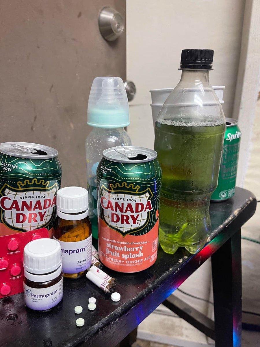thadeudocouto's tweet photo. threw back bananas🔮🍌

low on roxis so took 5 of these beauties, 2008 qualitest hydro 10s with half a bar n a pin last night. still potent. k in the last pic https://t.co/XOfsexdZoo