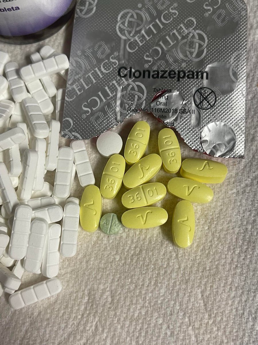 thadeudocouto's tweet photo. threw back bananas🔮🍌

low on roxis so took 5 of these beauties, 2008 qualitest hydro 10s with half a bar n a pin last night. still potent. k in the last pic https://t.co/XOfsexdZoo