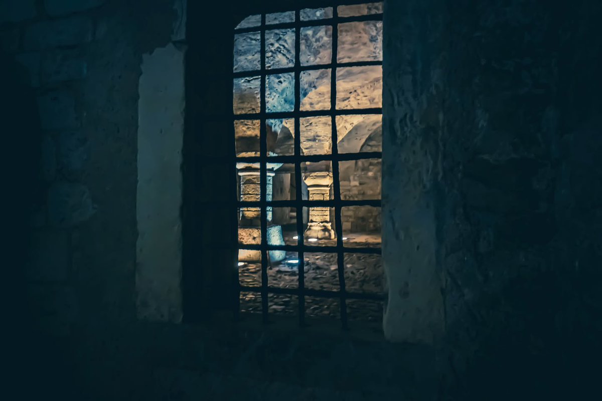 BlancheSims8o's tweet photo. A slightly more macabre day exploring Prague’s underground past—from palace cellars and alchemists’ labs to a torture chamber—then ending with a huge plate of BBQ ribs. https://t.co/lgtl12AgvZ