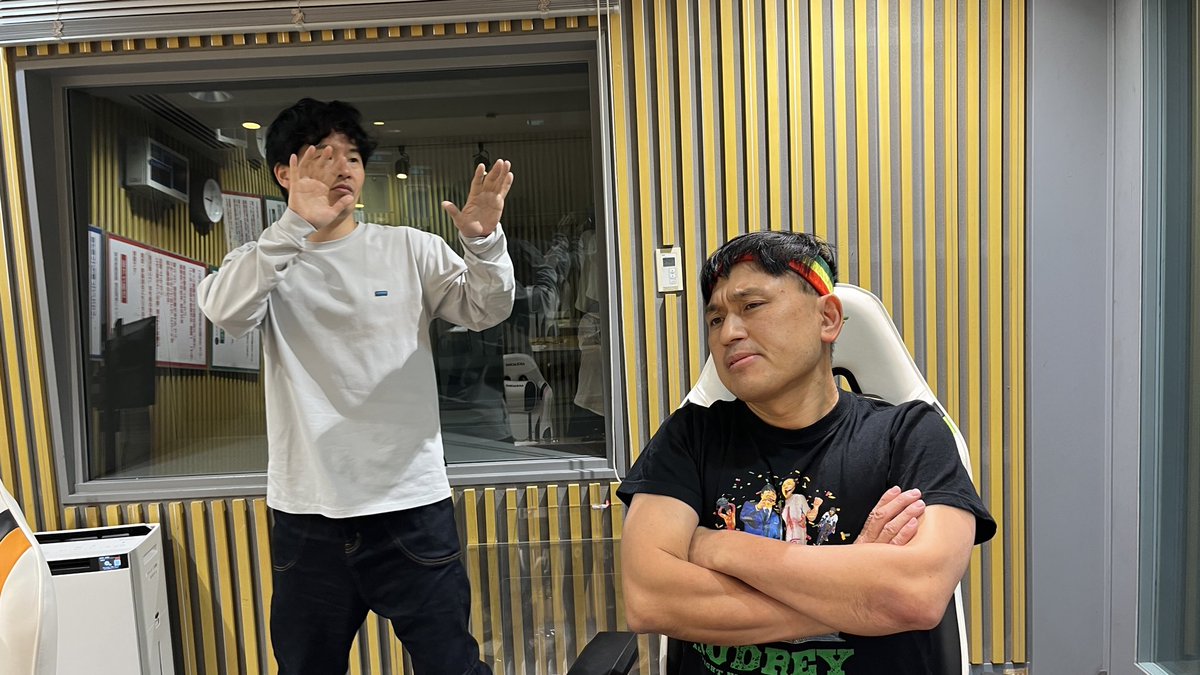 annkw5tyb's tweet photo. 『オードリーのオールナイトニッポン』お聴きいただきありがとうございました！

写真はパパ友とミット打ちをする若林さんと、AIを導入した春日さんです！

《radikoタイムフリー》
https://t.co/qdWMPHexwL

#annkw https://t.co/kOGY7CbJgu