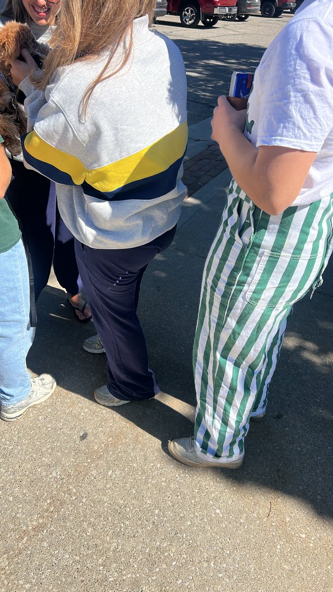 JasonCulver55's tweet photo. Wearing UM shit to an MSU tailgate. DIE. https://t.co/r5objcPAAr