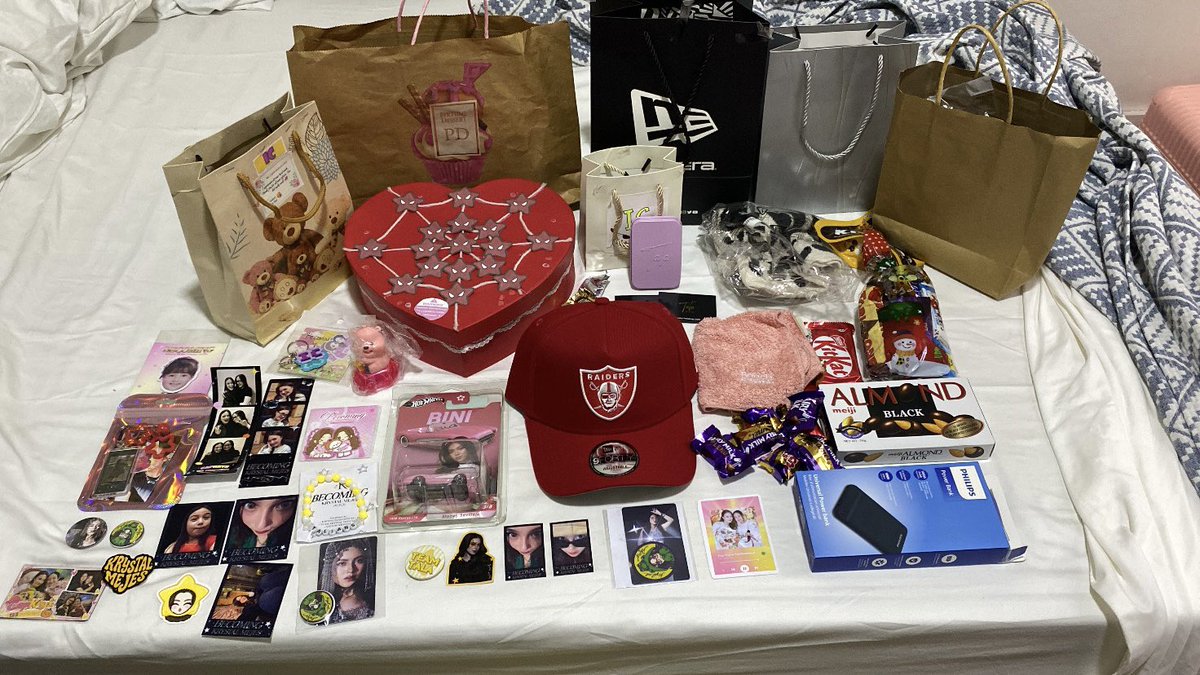 thinkaboutmaloi's tweet photo. thank you so much for all the thoughtful gifts, fam!! 🥹 grabe, super spoiled namin sainyo. thank you for making me feel so loved and appreciated ☹️

KRYSTAL BECOMING GIFTS 
#BecomingKrystalMejes https://t.co/q09L8j5ZMx