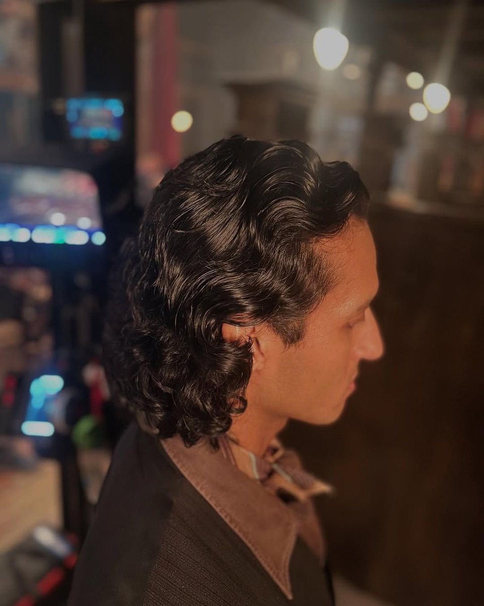 knivesnhoney's tweet photo. u might think that this is just a potato chip, but it is actually the vampire armand’s beautiful hair https://t.co/dLjacPkdhZ
