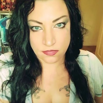 13MSG13's tweet photo. @CrystalSmallen People that look like this shouldn't comment on the appearance of literal beauty queens https://t.co/tV9uM47kYv