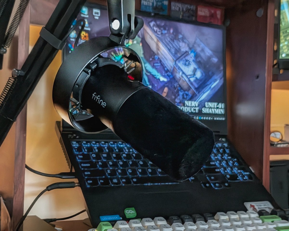 notkimu's tweet photo. Al fin me compré un micrófono decente para que deje de parecer que uso el de la laptop https://t.co/XssSSSdTdc