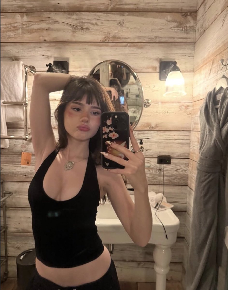 finn170903's tweet photo. Emma 19 ans,pote d un abo qui a bien tourner dans sa ville,vous lui faite quoi ? 

Dm pour expose https://t.co/OsggEngfen