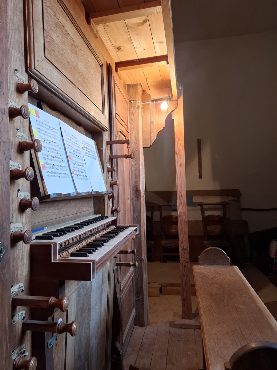 willyippolito's tweet photo. Redecouverte après tant d'années de l'orgue de l'église de Regniowez (Ardennes) afin de préparer le concert de ce dimanche à 16h avec Basson. Cet orgue présente un intérêt particulier.
#orgue #concert #Regnowez
#ardennes https://t.co/1tIcrQ6mYq