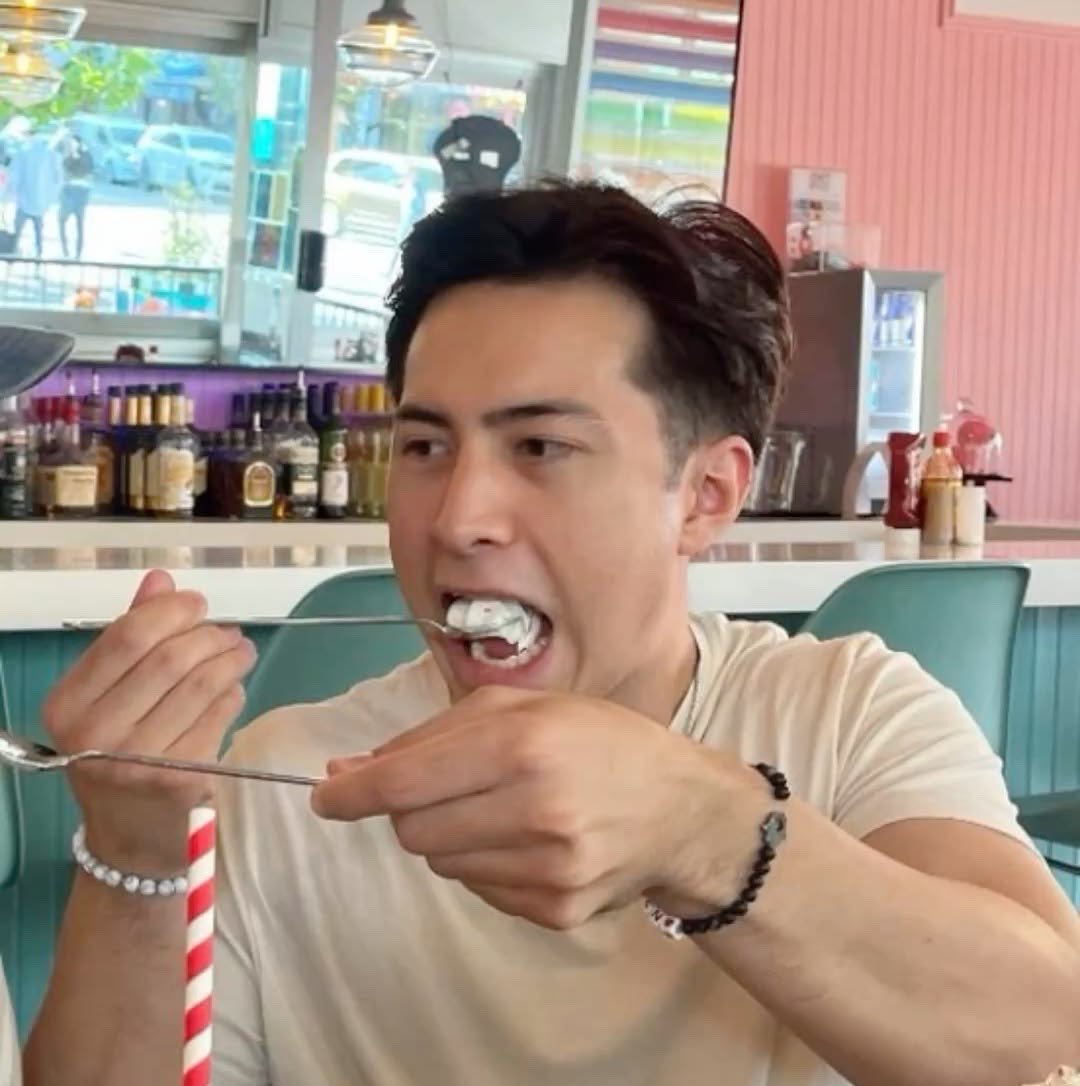 IamD_Jess's tweet photo. EXPOSING LYING MEN:🧵

✨️Hudson Williams Edition✨️

1. "I hate spoons" https://t.co/h7l23jlX7y