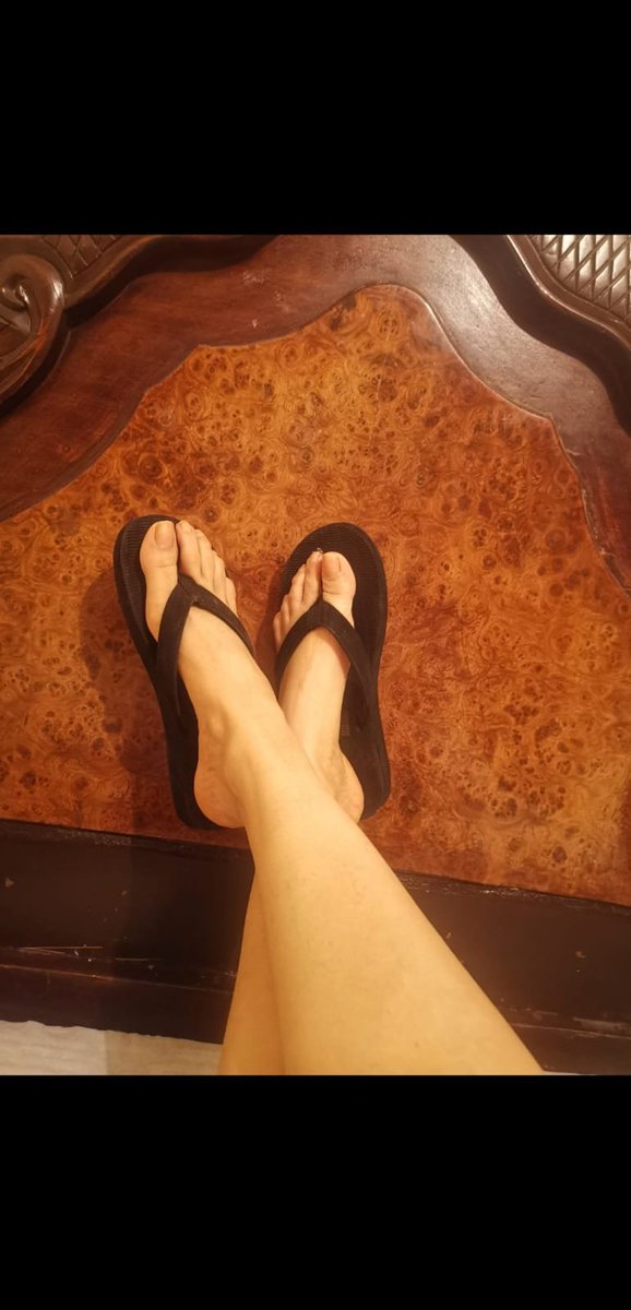 girasol_feetgdl's tweet photo. Está foto va con dedicación a un clientesito muy educado y atento, 😉, mis patitas están listas para que usted elija el próximo color y claro que me las vuelva a llenar de lechita como solo usted sabe , nadie me las llena tanto como usted 🤭, espero lo lea querido J https://t.co/4bdcs7DiHg