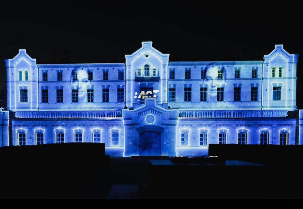 AlexandruM8saa's tweet photo. În seara asta, Castel Mimi prinde viață într-un mod spectaculos. :ACT Festival combină arta, tehnologia și cultura într-un show pe care chiar merită să-l vezi. 🇲🇩✨

#Moldova #ACTFestival https://t.co/Ewfk9TpAF4
