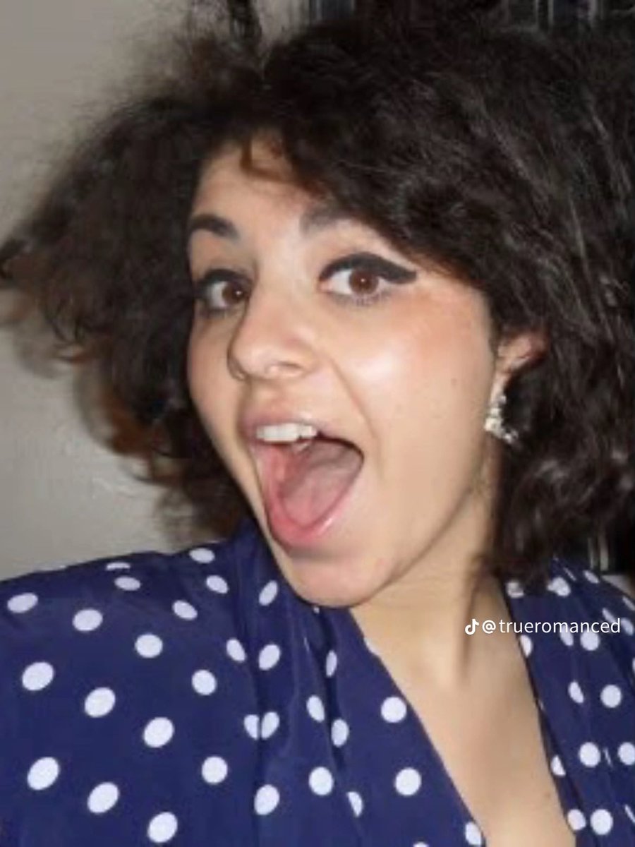 365PRTYGRL's tweet photo. Young Charli lowkey looks like she’s attending the Cous Cous convention https://t.co/xOu4WEj0iV