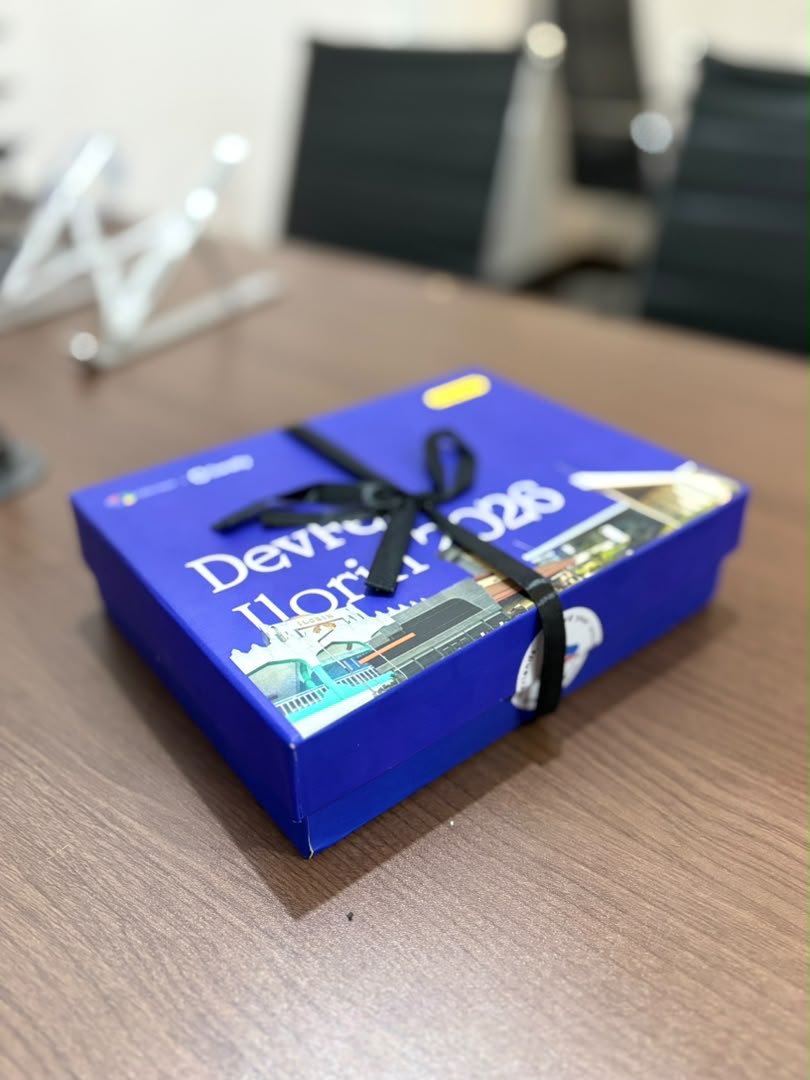 gdgIlorin's tweet photo. We just asked our speakers out!🫣❤️

The flowers? ❌
The chocolates? ❌
A DevFest Speaker Invite Box? Absolutely. 😌✅

#devfestilorin2026 
#devfestilorin26 
#devfest2026 
#gdgilorin https://t.co/0HFbPtR1t5