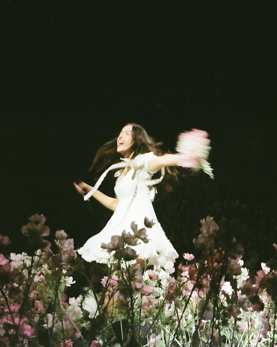 jizellemaia's tweet photo. opening night of the unraveled tour on film 📸 shot by me! @oliviarodrigo @LiviesHQ #UnraveledInHartford

this tradition of capturing each opening night of all of olivia’s tour has been so special to me 🥹💗✨ best show ever!!! https://t.co/JxIANFspTp