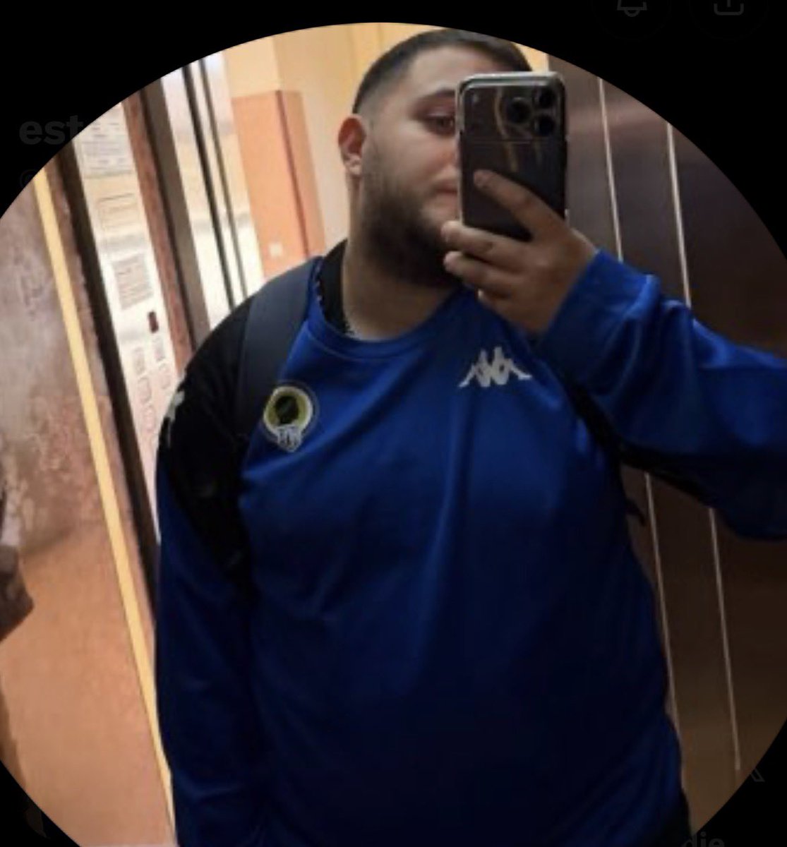cespeddelrubial's tweet photo. @esteveee_12 madre mía socio , arruinaste a Kappa el día que fabricaron esa sudadera, llevas manos de cerdo, un saludo  gordi https://t.co/DsUwp3XFH4
