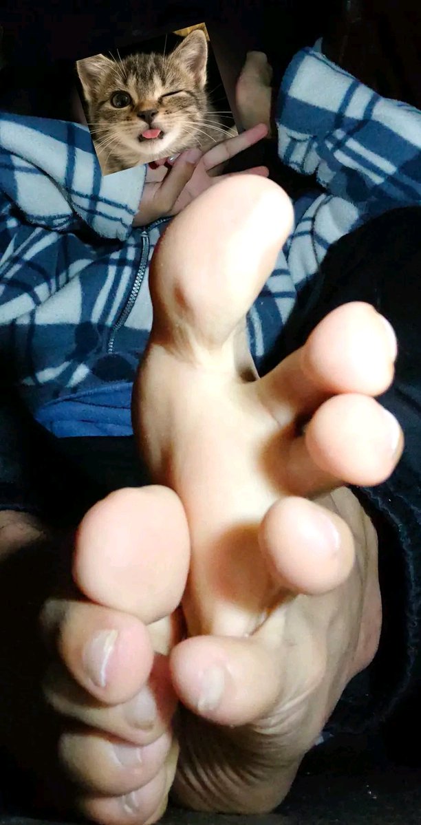 Ram_Gom_03's tweet photo. #pies #feet #soles #toes https://t.co/fPjrAZZmJL