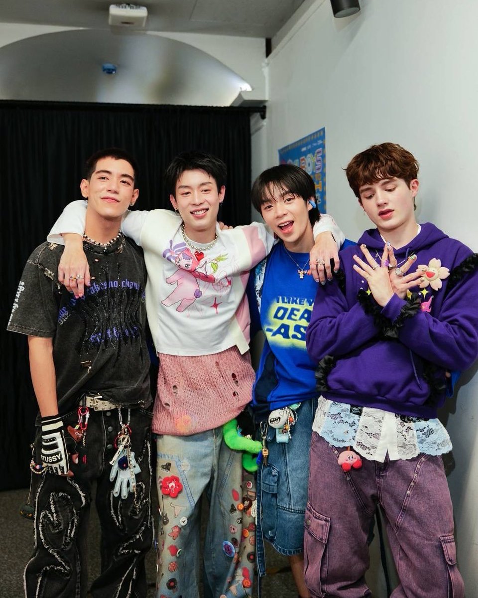 Christinebloomm's tweet photo. Story together 🫶🫶🫶🫶
Keep it on replay forever 🐱🐜🐶🪷
@pidemonthapoom @new_chayapakkkk 
@pj_mahidol @leonbrocco https://t.co/Ns8PP8LryO
