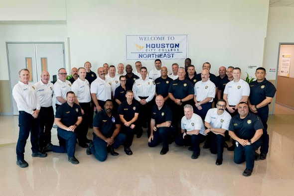 HoustonFire's tweet photo. The HFD Executive Leadership Academy has wrapped up its 1st week. Created w/ @HOUCityCollege &amp; @UHouston Hobby School of Public Affairs, the program trains HFD leaders in management, leadership, government &amp; community engagement. This was the 1st of 4 modules running through '27. https://t.co/CrJVRgk7Su