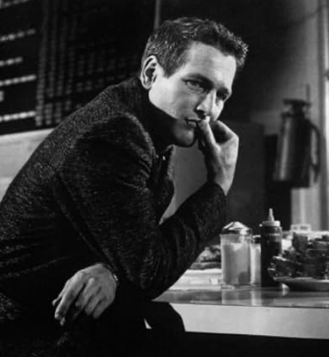 marincine's tweet photo. Hace 18 años murió, a los 83 años, el célebre Paul Newman, figura icónica, de arrollador atractivo y sobresaliente actor; estelarizó Un Gato sobre el Tejado Caliente, El Audaz (The Hustler), El Indomable (Hud), Butch Cassidy, La Leyenda del Indomable (Cool Hand Luke), Butch Cassidy, El Golpe, Ausencia de Malicia, Será Justicia (The Verdict), El Color del Dinero.