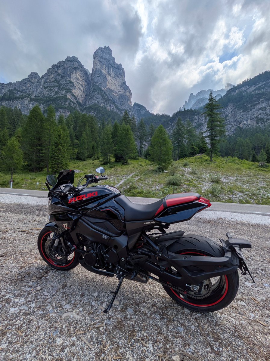 FGiust's tweet photo. Passo Duran con la mia fidata Suzuki Katana 1000😎 https://t.co/pGVD9CAZVA