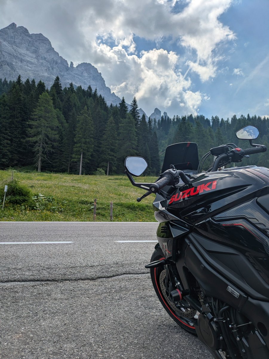 FGiust's tweet photo. Passo Duran con la mia fidata Suzuki Katana 1000😎 https://t.co/pGVD9CAZVA