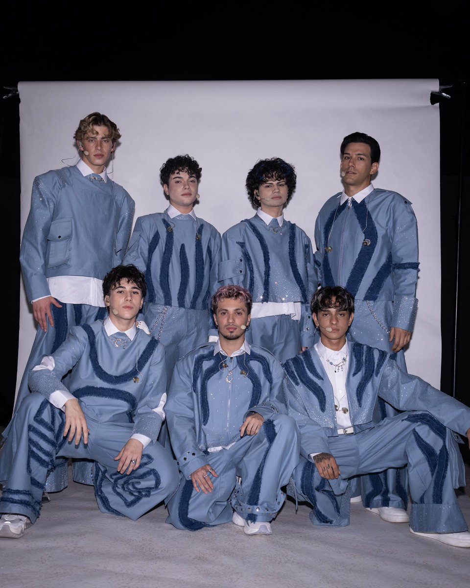wearecrushboys's tweet photo. İzmir’in ikinci gününe hazırız! 💙 https://t.co/vtC1n7v3Qz