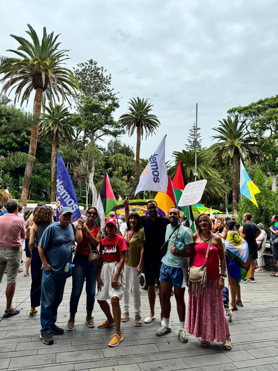FernandoRuizPe's tweet photo. Hoy y siempre, defendemos la Democracia.
Porque democracia es paz, es vivienda, es feminismo, es antirracismo, es antifascismo
Por eso hoy hemos salido a las calles a decir alto y claro que vamos a defender nuestros derechos hasta el final.
Por nosotras, por todas
#ALasCalles https://t.co/m9Hwf3W11j