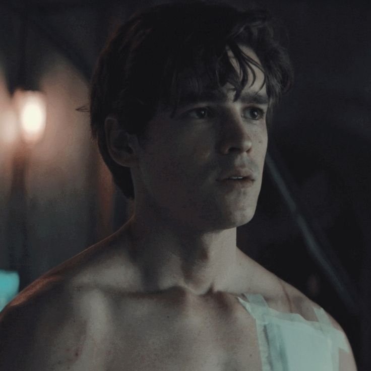 zatannasmgic's tweet photo. A série Titans tem vários defeitos, mas por ter entregado esses gostosos como Dick Grayson e Estelar eu perdoou todos eles https://t.co/wZ3Og3sxsg