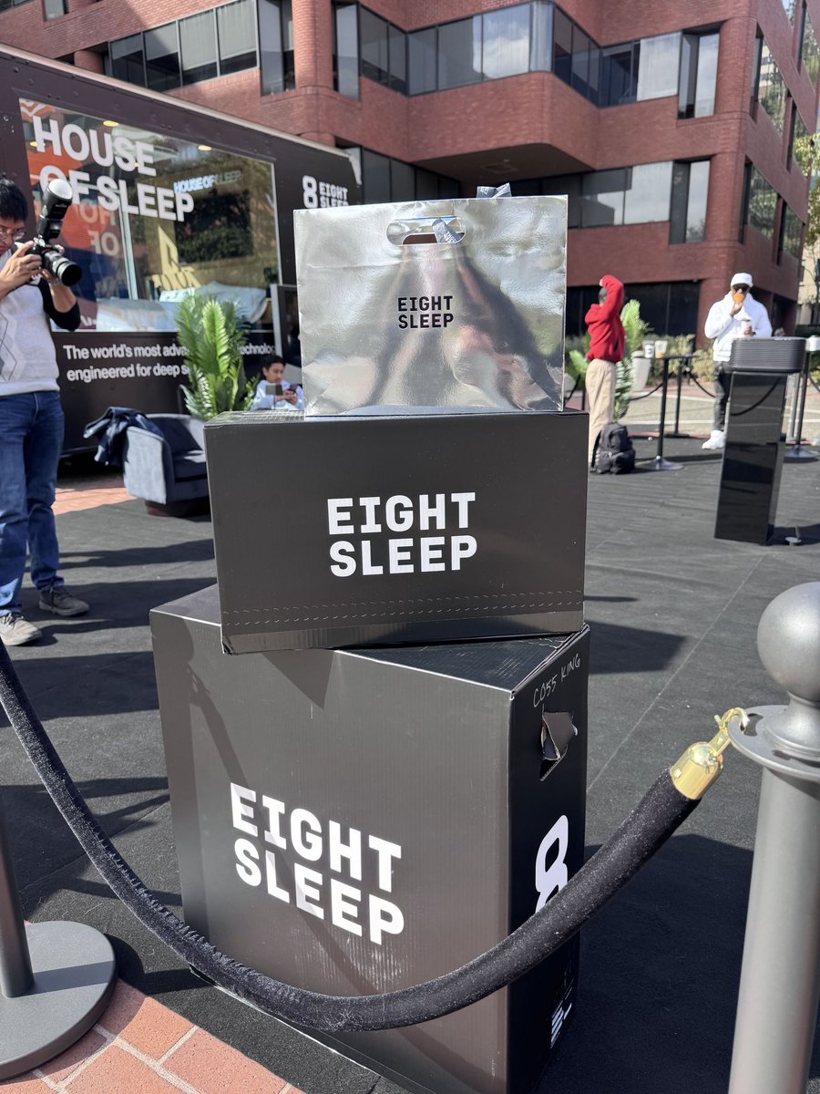 m_franceschetti's tweet photo. We kicked off Pod 6 sales in person at Levi's Plaza in San Francisco today. People were lined up at 6am to try it firsthand and buy it on the spot. 🦾

Come find our team there today and tomorrow. @eightsleep https://t.co/G752ausinn