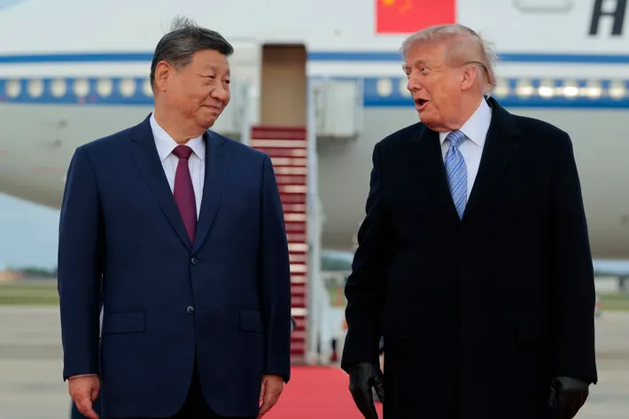 JimLichtman's tweet photo. LOVE FEST:

Trump rolls out the red carpet for China’s Xi, the authoritarian leader of the world’s most powerful communist country. Then runs campaign ads warning Americans that Democrats are “communists.”

Apparently communism is terrifying, unless you’re hosting it for dinner. https://t.co/J8yDUpCta0