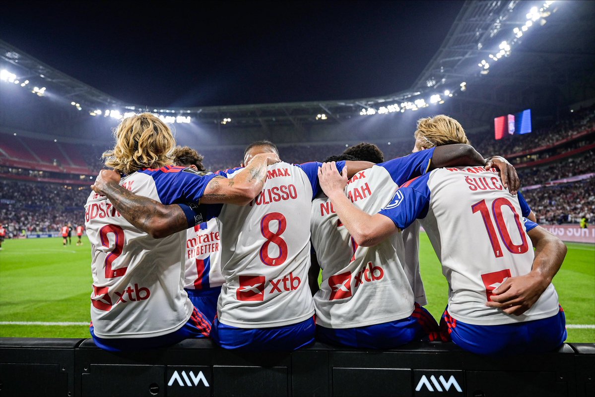 LesFansGones's tweet photo. 🚨 DÉBAT DU JOUR 

En tant que fan, on a tous découvert l’Olympique Lyonnais un jour. 🦁

Et pour beaucoup d’entre nous, ce jour-là a marqué le début d’une histoire qui durera encore longtemps. ❤️💙

Alors, quel est VOTRE tout premier souvenir de l’OL ? 👀💭

#TeamOL #Lyon https://t.co/GBFLKSD34V
