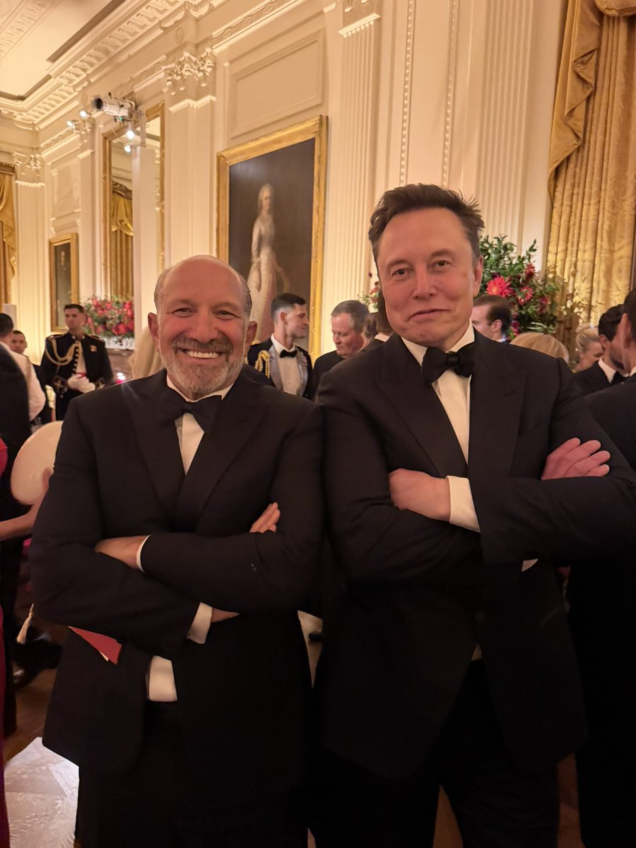 howardlutnick's tweet photo. What an amazing evening. My wife, Allison, and I joined President Trump as he hosted President Xi for a State Visit at the White House. The room was spectacular, the music was flawless, and the crowd was second to none. Great to see @elonmusk , @tim_cook and so many exceptional Americans.