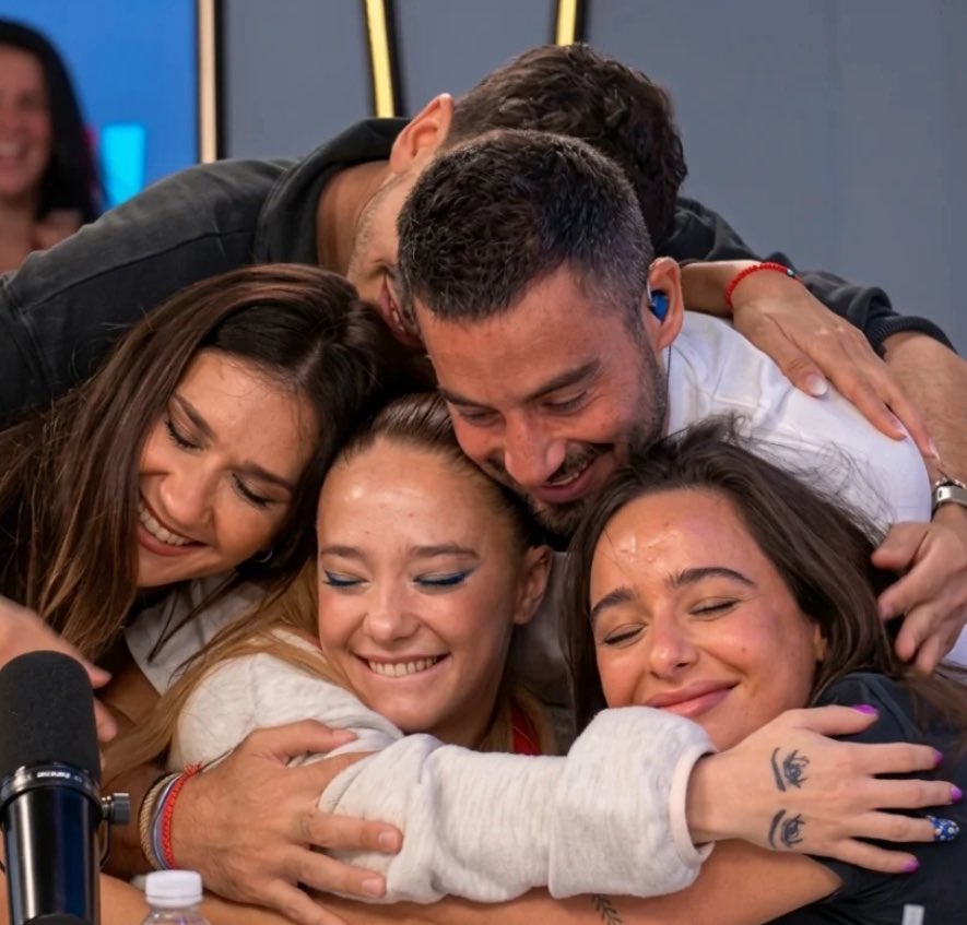NDN_margelita's tweet photo. Mis favoritas. Ojalá el amor haga siempre más ruido del odio 
#nadiedicenada #sabadodeplp https://t.co/h5s2YXlz8b