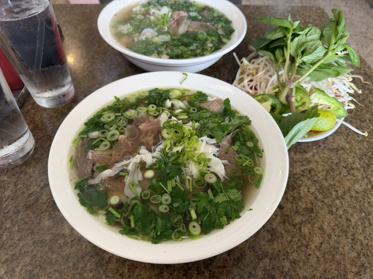 k3miffy's tweet photo. pho on a rainy day #hellyeah https://t.co/qYfUuLB3el