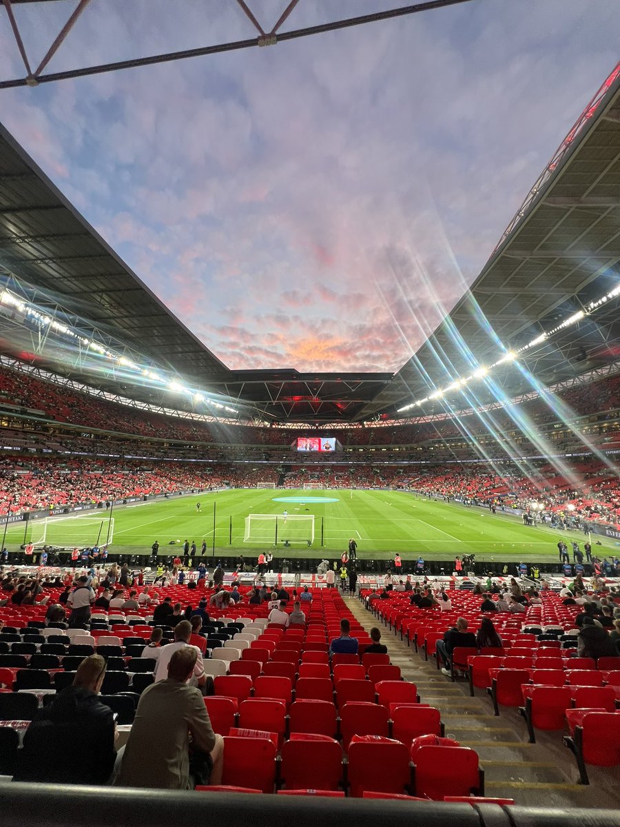 DaganRoberts98's tweet photo. Come on England!!! 🏴󠁧󠁢󠁥󠁮󠁧󠁿🦁🦁🦁 @LufcSamuelh @England https://t.co/tLnODg9ZOS