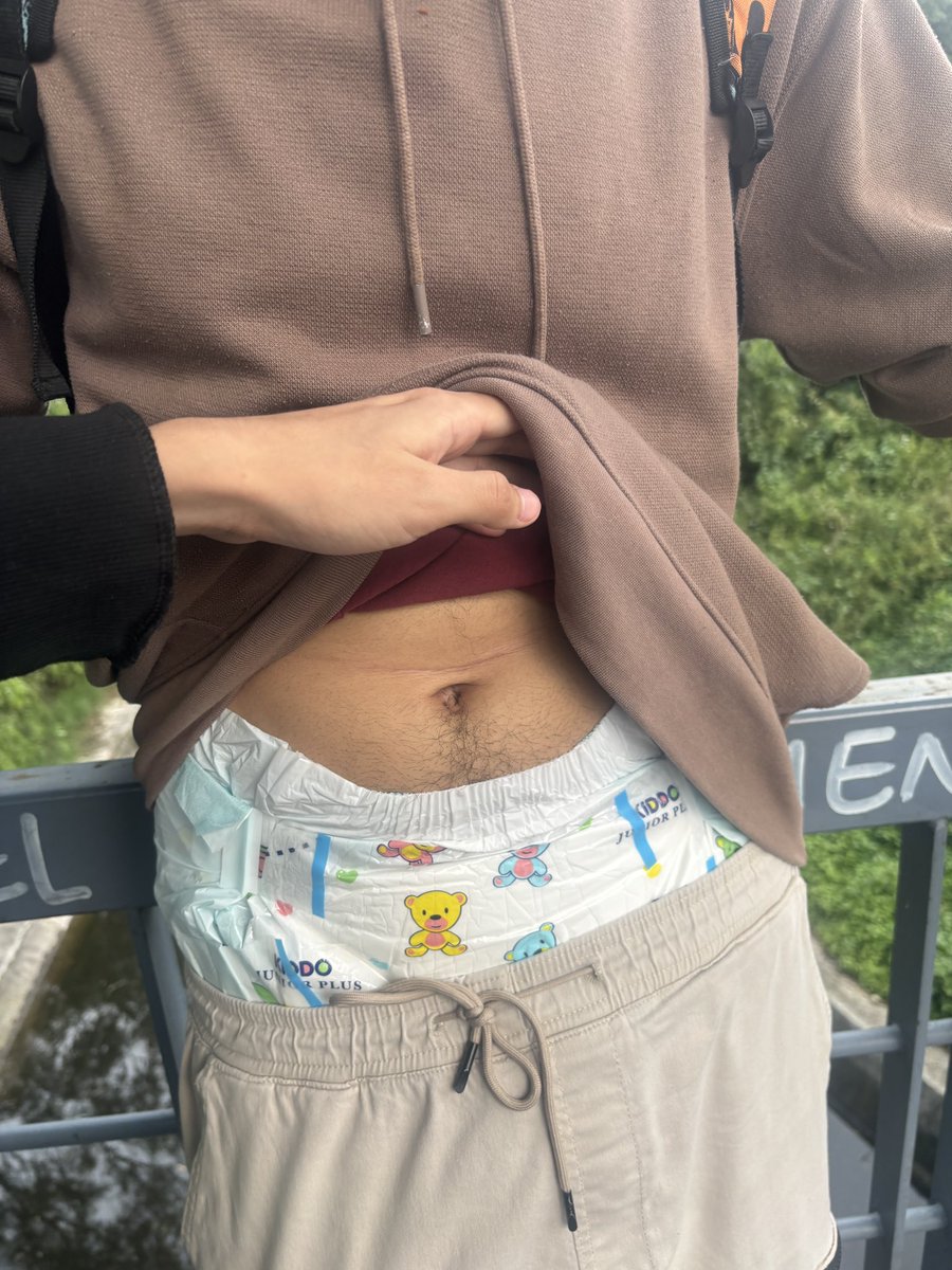 JinhixSc69492's tweet photo. Me and @CalypsoPapache have another great time now in a park and a beautiful lake. 😝

Ofc someone was padded and comfy, and baby a little wet 🙈

#abdl #diaper #trip #soggy #ab #dl https://t.co/on4jTkiJbM
