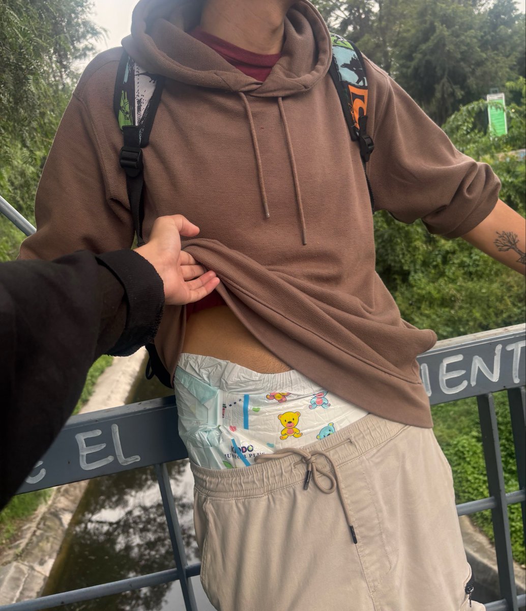 JinhixSc69492's tweet photo. Me and @CalypsoPapache have another great time now in a park and a beautiful lake. 😝

Ofc someone was padded and comfy, and baby a little wet 🙈

#abdl #diaper #trip #soggy #ab #dl https://t.co/on4jTkiJbM