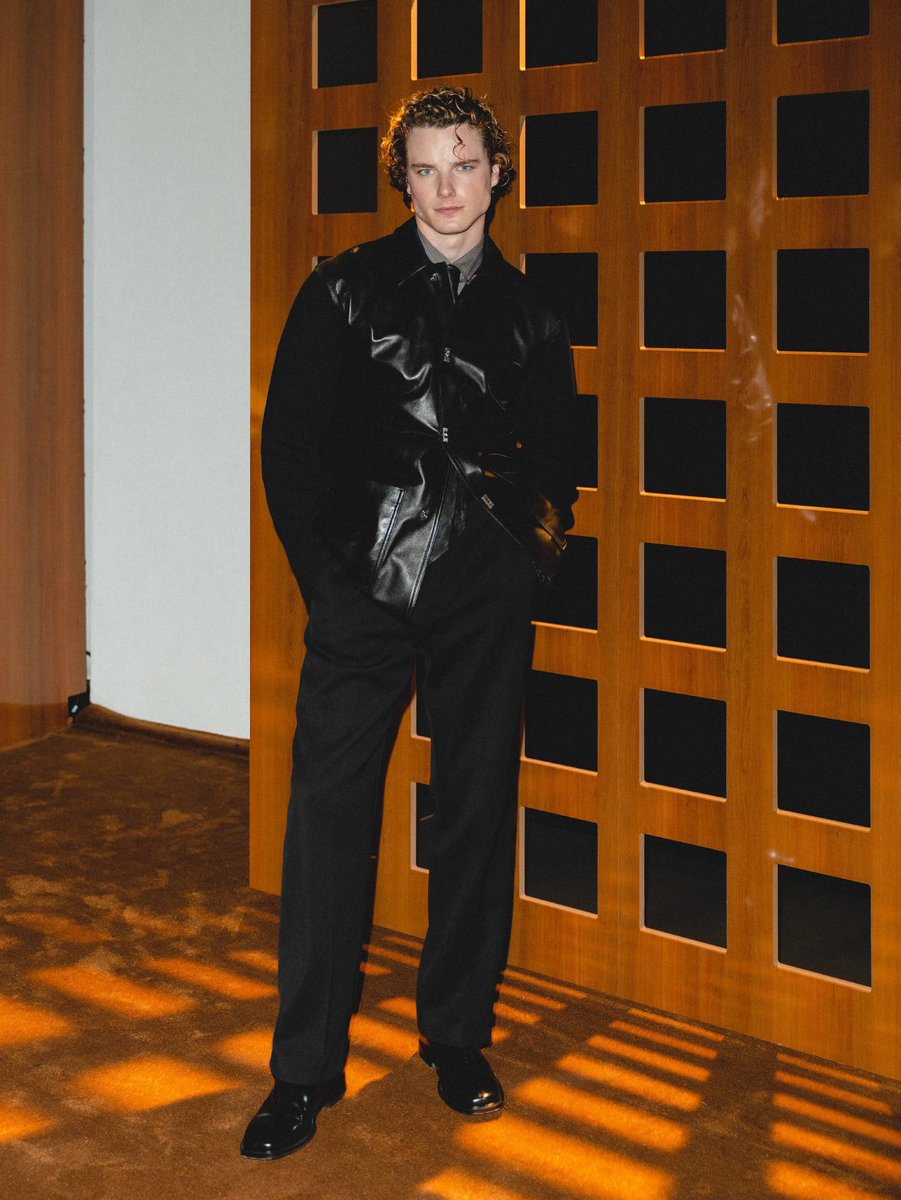 fakeskatingbr's tweet photo. ZEUS! — Graham Campbell apareceu em novas fotos de um evento de moda recente. 🩵

• pauldellozphotography via Instagram Feed. https://t.co/jjkjktoMRW