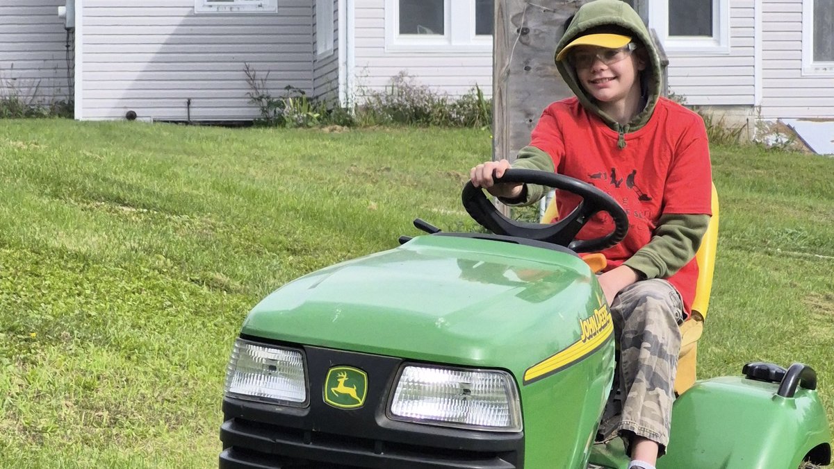 iamrodneysmith's tweet photo. It gives me great pride to announce that Angelo of Canisteo, New York who is taking part in our 50 yard challenge has submitted a 50 of lawn, officially completing our 50 yard challenge. In October, I will be seeing him and presenting him his brand new equipment. ￼ https://t.co/8FCLm7m9nr