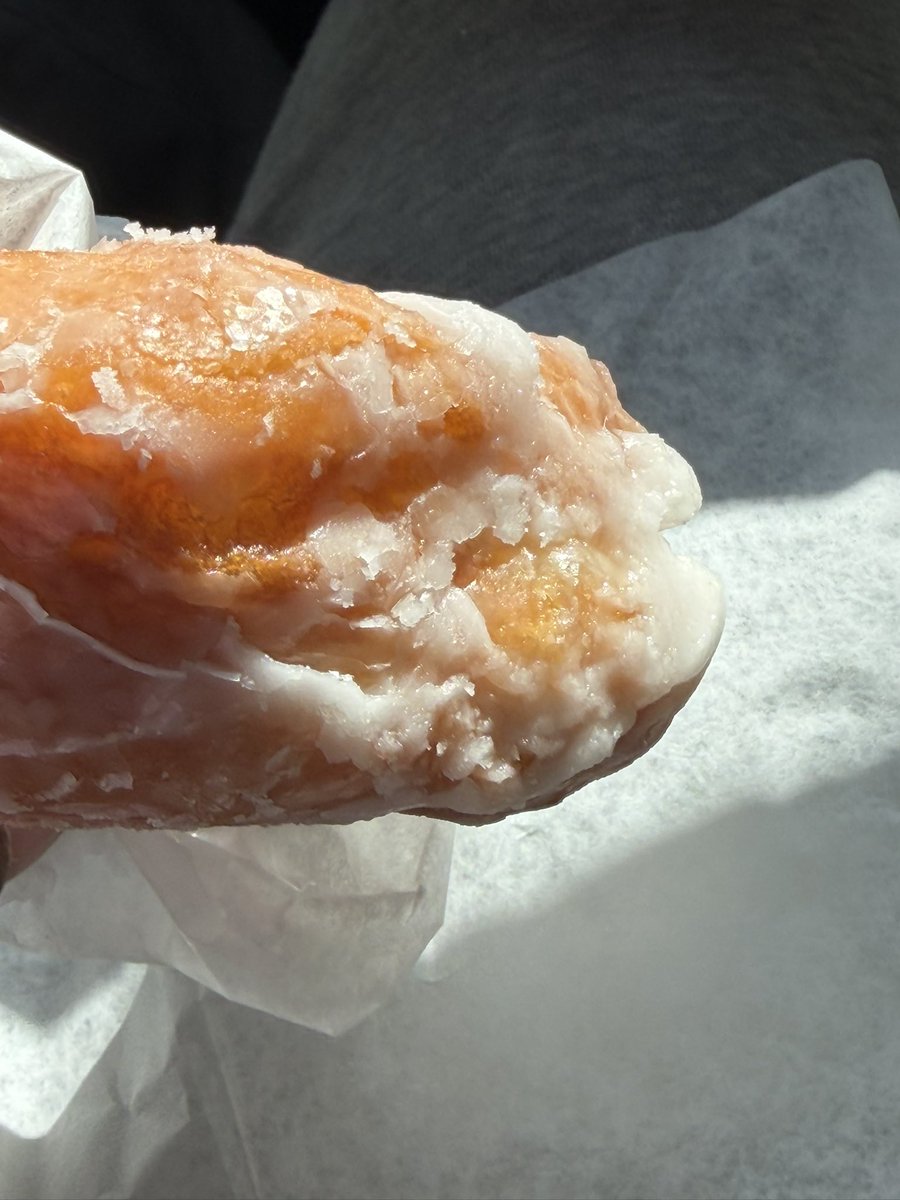 datdude1284's tweet photo. This is a good ass doughnut and warm “Dat Donut” can’t compete I got 6 if you want one meet at Home Depot in 10 min lol https://t.co/qg9Hb2T9iw