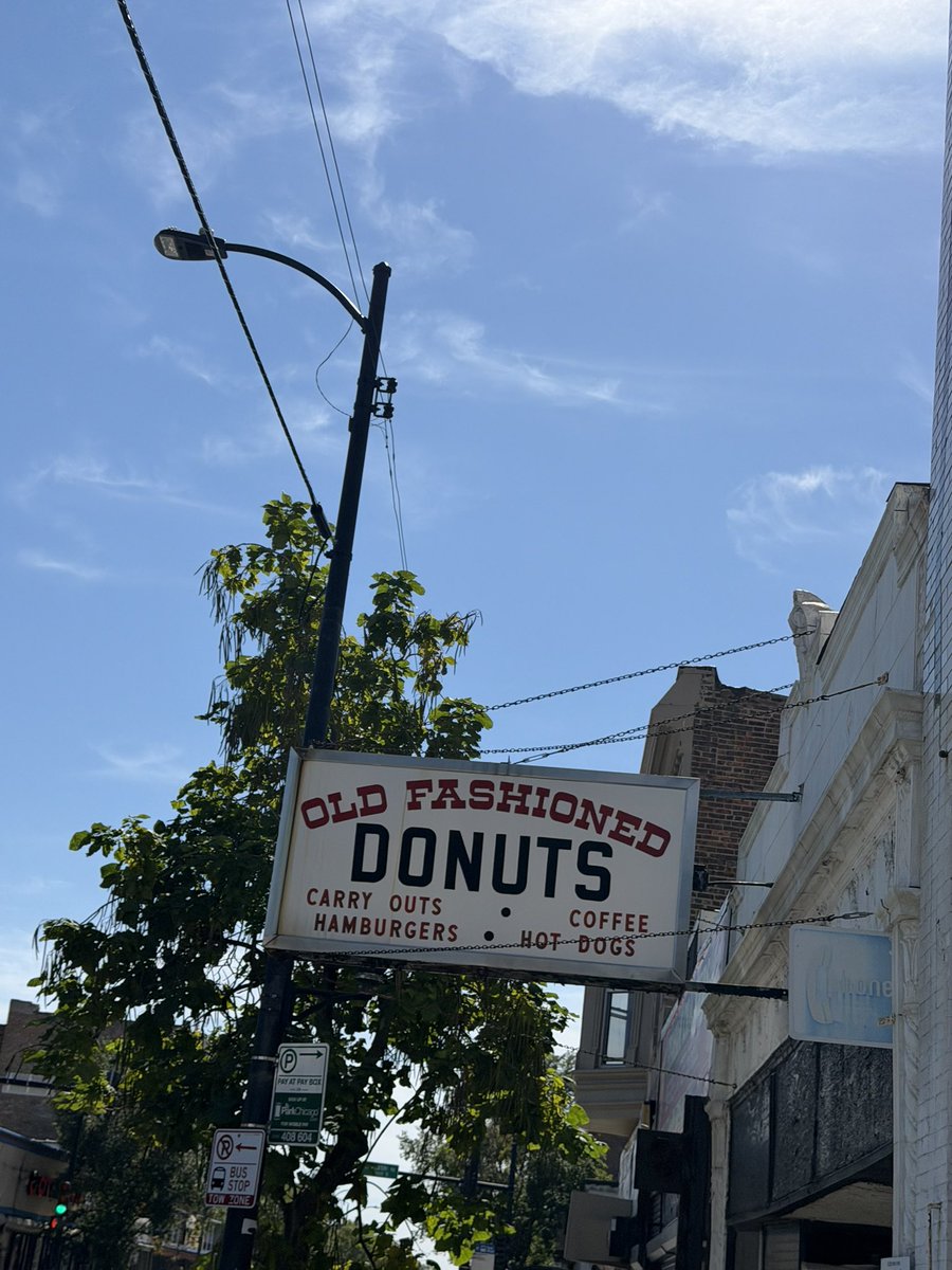 datdude1284's tweet photo. This is a good ass doughnut and warm “Dat Donut” can’t compete I got 6 if you want one meet at Home Depot in 10 min lol https://t.co/qg9Hb2T9iw