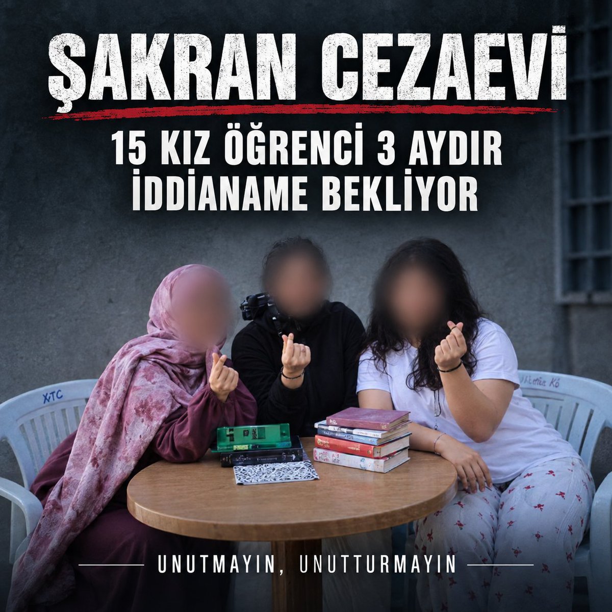 cezaeviihlaller's tweet photo. 3 AYDIR İDDİANAME BEKLİYORLAR 

Burası İzmir Şakran Cezaevi KHK koğuşu. Bu koğuşta 15 kız öğrenci var. Kimi tıp, kimi hukuk, kimi ilahiyat, kimi mühendislik öğrencisi. 

Öğrencilerin okuldur Cezaevi değil !
Vicdanlar Konuşsun https://t.co/SGj7acrNKy
