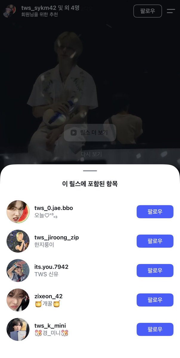 _OnnnO's tweet photo. 인⭐️에 스케치북들고 깁뜯으러 가는 영상 개많음ㅋ 덕메들끼리 잘 맞는 듯. 서울콘에서도 그렇고 깁줘충 일여충 다 하시는 것 같음.ㅎㅎㅎ 그리고 삼삼오오 모여서 본인들 즐겁자고 민폐인 거 모르는건지 먹금인건지. 개사이란 말이 여기서 나온 듯; https://t.co/XNHGRCOUkP