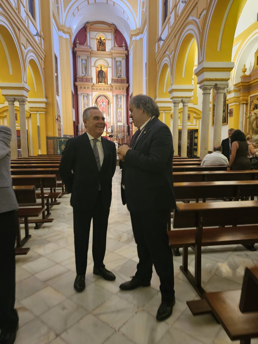 juanbuenopp's tweet photo. Hoy acompañamos a Nuestra Señora de Valvanera, Patrona de la Calzada,momentos antes de su procesión gloriosa  por el  barrio. Viviendo  las Glorias en @DtoNervion https://t.co/fr9omv92OP