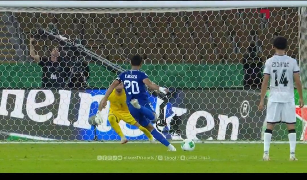 zaidalhamlly's tweet photo. هاردلك للأزرق الكبير ، مدرب دون المستوى ومدرب لياقة ضعيف والخطة غير واضحه لكن حماااااس اللاعبين هو من يخليهم يقدمون مباراة كبيرة والحكم زاد الوقت بدون داعي يبقى الأزرق كبييييير رغم خسارته وخروجه من البطولة 
#الكويت_العراق
#خليجي٢٧ #خليجنا_وووواحد #خليجي_الديار_العربية_27 https://t.co/o9ru2sM0Eb